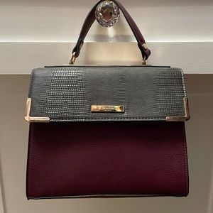 Dune handbag with versatility of use